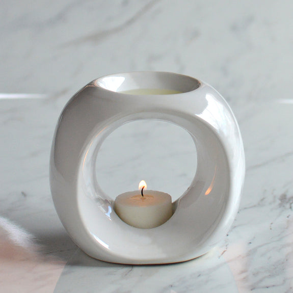 Oil Burner in White with Melts and Tea Lights